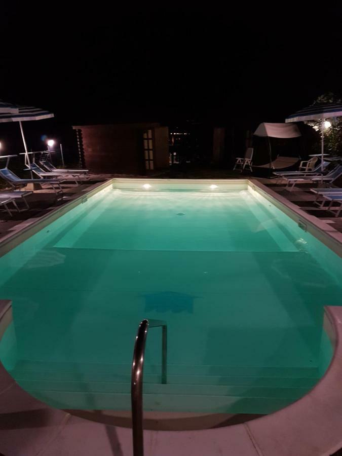 Vacanzamaredue 2 Residence マリーナ・ディ・カンポ エクステリア 写真